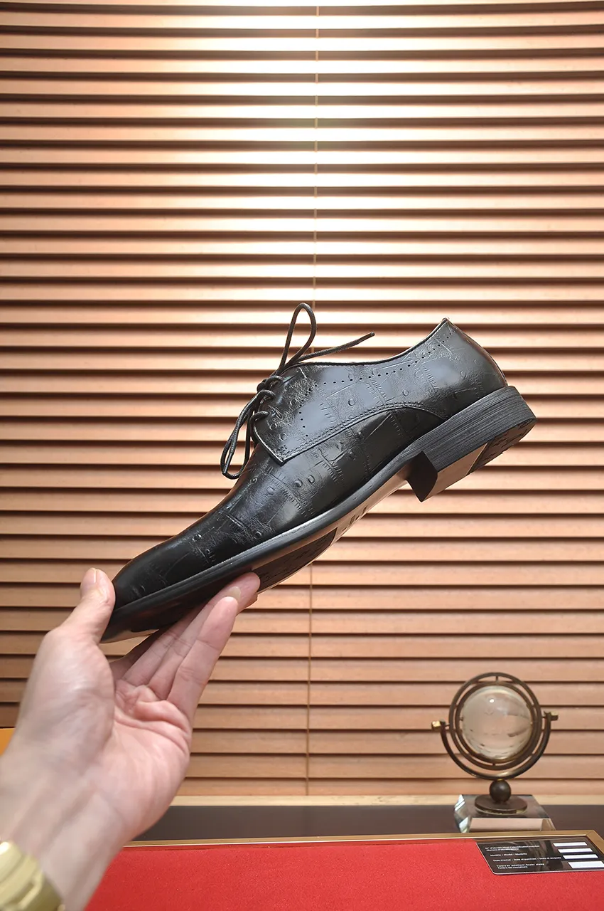 Men's men's shoes 💰540💶 [LV] (original single cowhide lining) 🍀LV's latest genuine leather business suit shoes are launched simultaneously on the official website. The first-layer cowhide imported from Italy is made of heavy gold, 💥official website 1:1 rubber outsole. Versatile to wear, high-end without losing class, and the color combination is extraordinary. This four-season style is alluring when worn on your feet, showing off your big-name flair. Standard code 38-45 (45 customized)